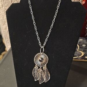 NWOT Silver Dreamcatcher Pendant Necklace 14in